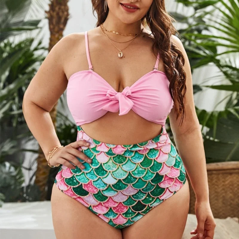 Curve Enchantress: Flattering Mermaid Print Swimsuit for Plus Size Women